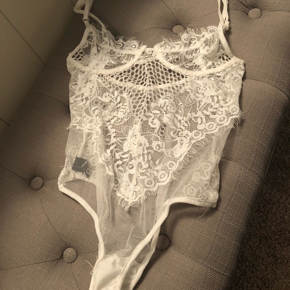 Lace bodysuit - Picture 2 of 4